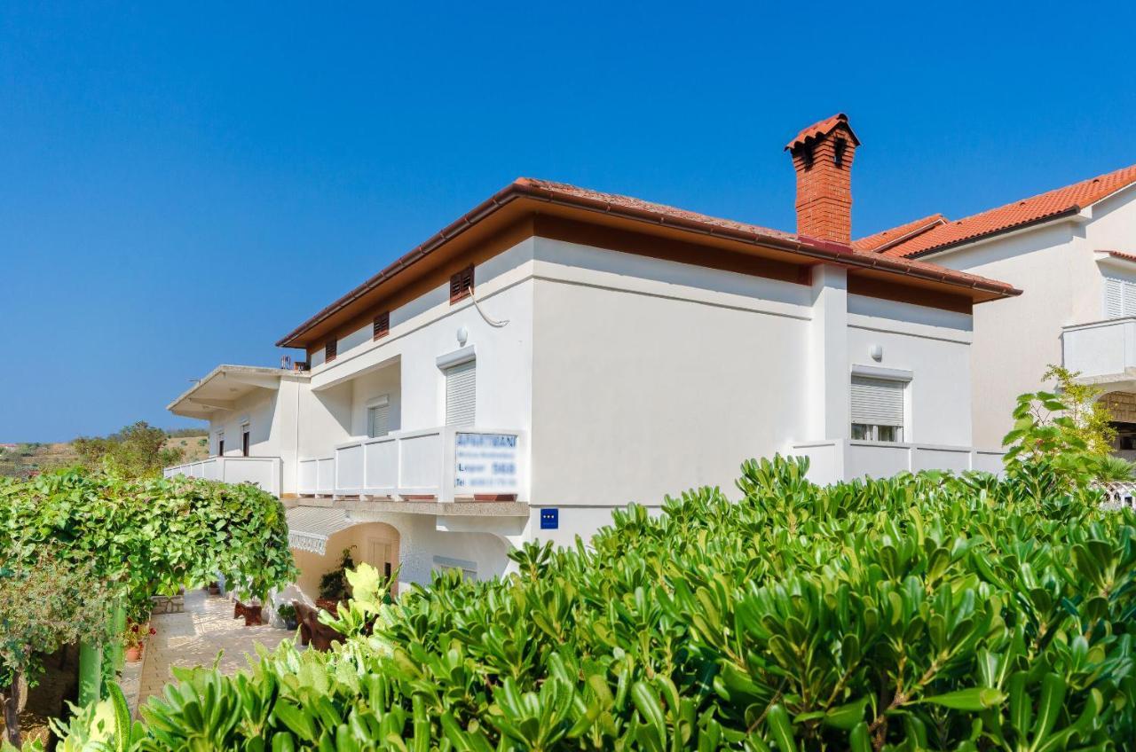 Apartments Ruza A Lopar Ngoại thất bức ảnh