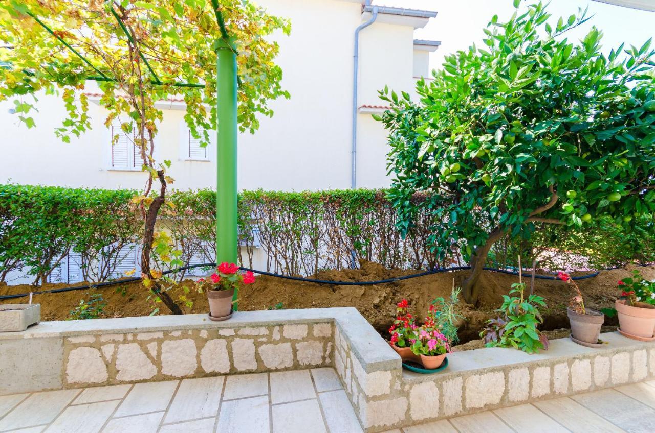 Apartments Ruza A Lopar Ngoại thất bức ảnh
